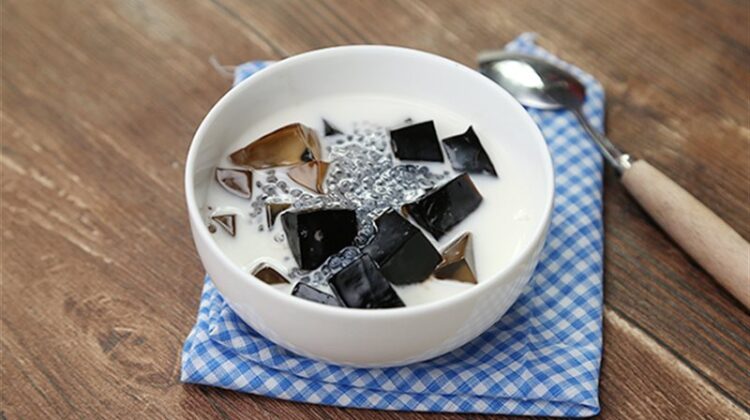 Grass Jelly With Basil Seeds